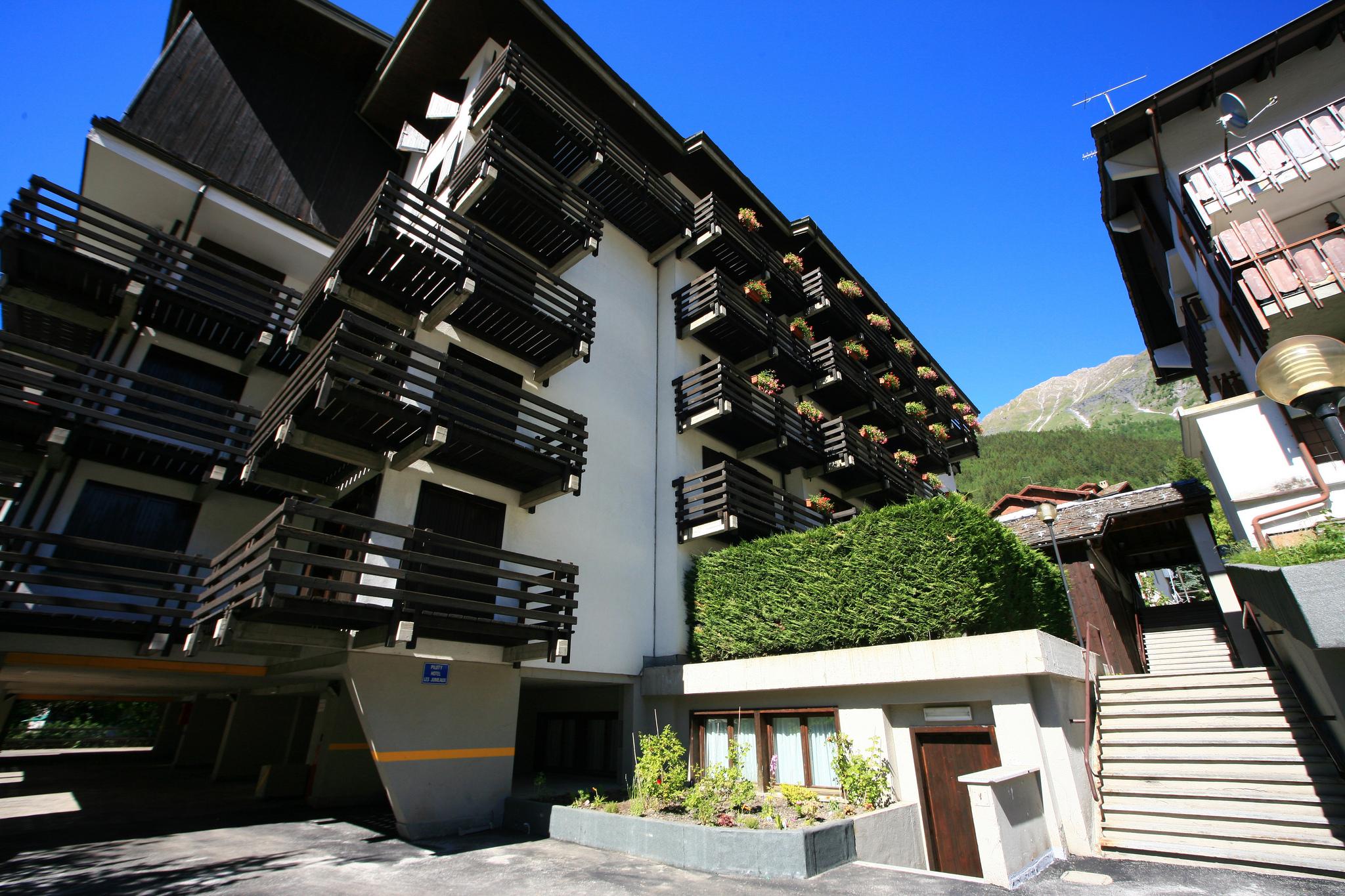 Les Jumeaux Hotel