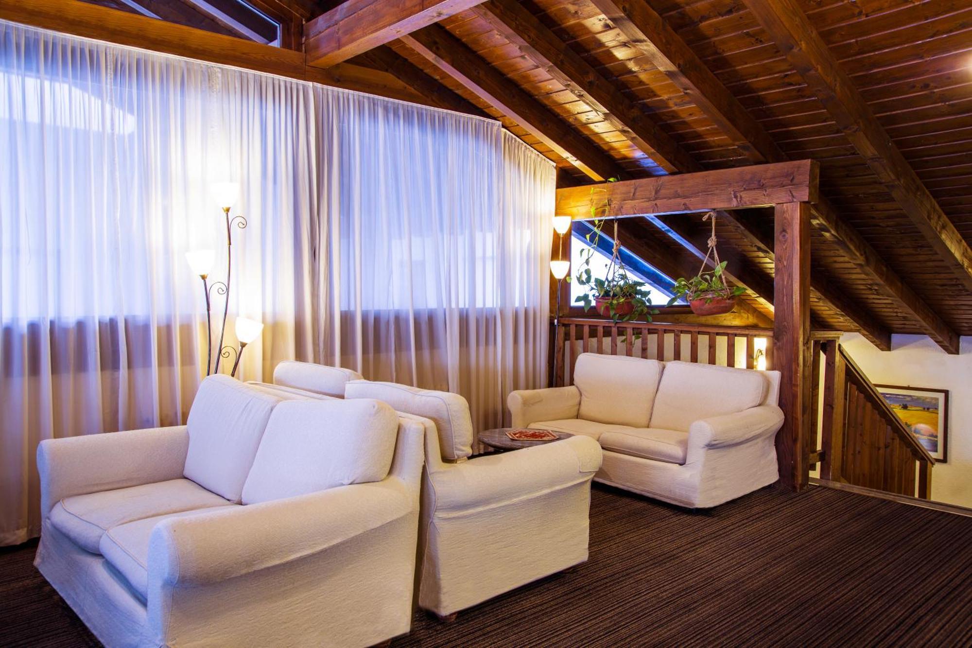 Les Jumeaux Hotel